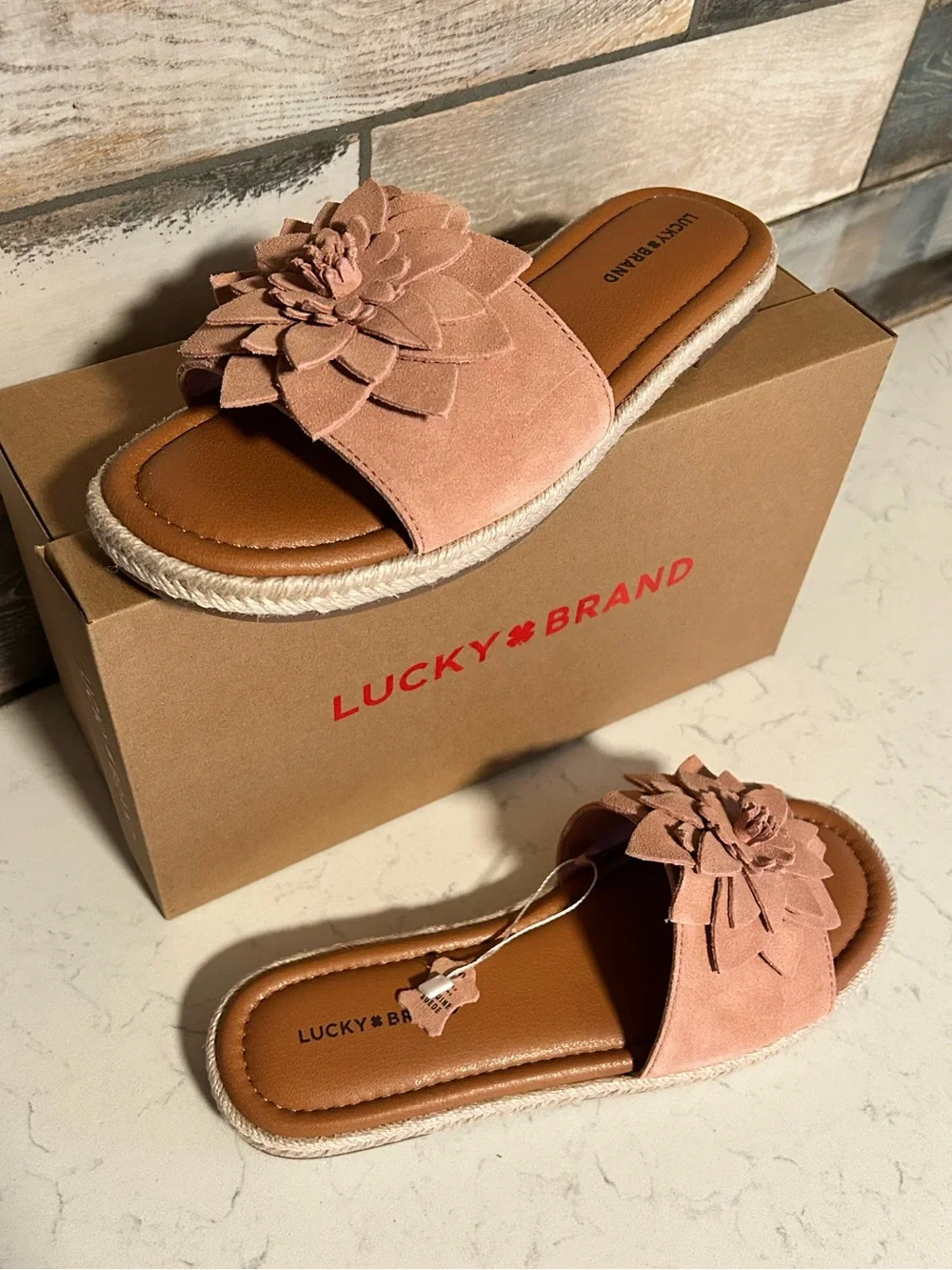 NIB🍀 Lucky Brand Pinita Suede Leather Flower Slide Sandals in Bellini - Picture 4 of 14